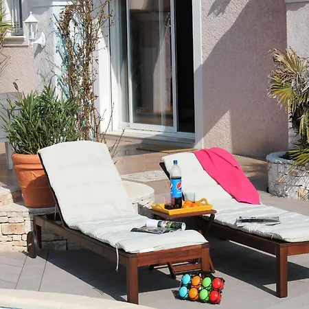 In Languedoc With Pool Near Historic Cities