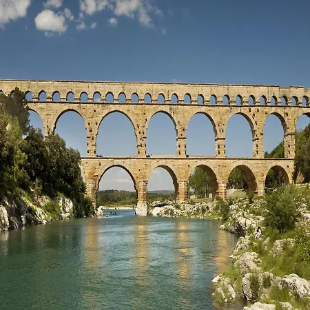 In Languedoc With Pool Near Historic Cities Villa