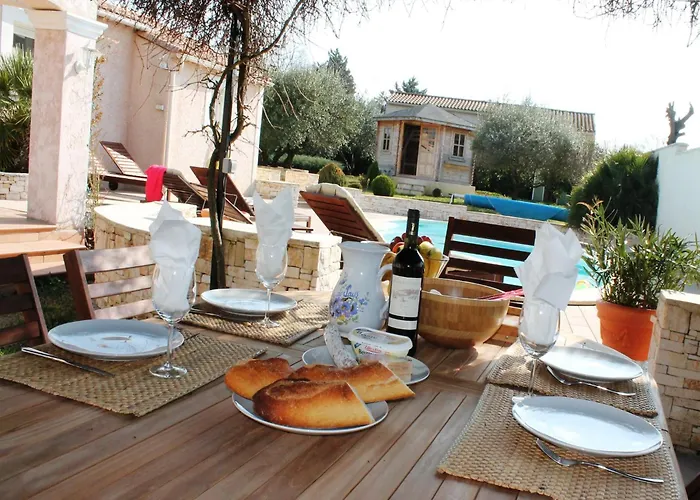 In Languedoc With Pool Near Historic Cities *