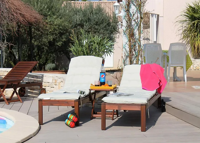 In Languedoc With Pool Near Historic Cities וילה *