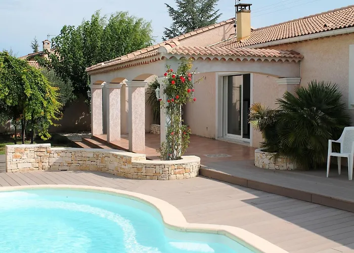 In Languedoc With Pool Near Historic Cities וילה *
