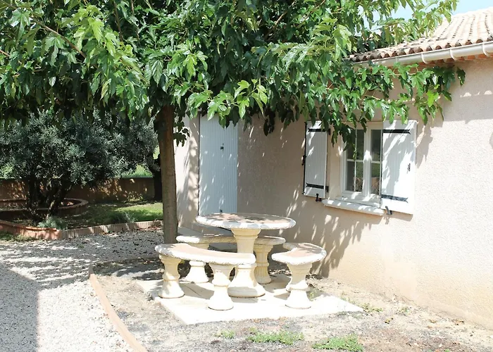 In Languedoc With Pool Near Historic Cities וילה