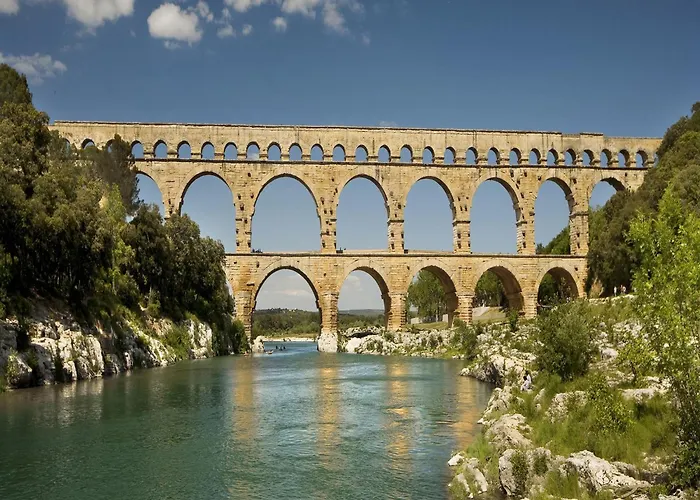 In Languedoc With Pool Near Historic Cities וילה