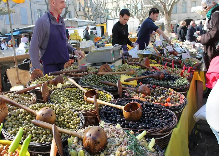 In Languedoc With Pool Near Historic Cities *
